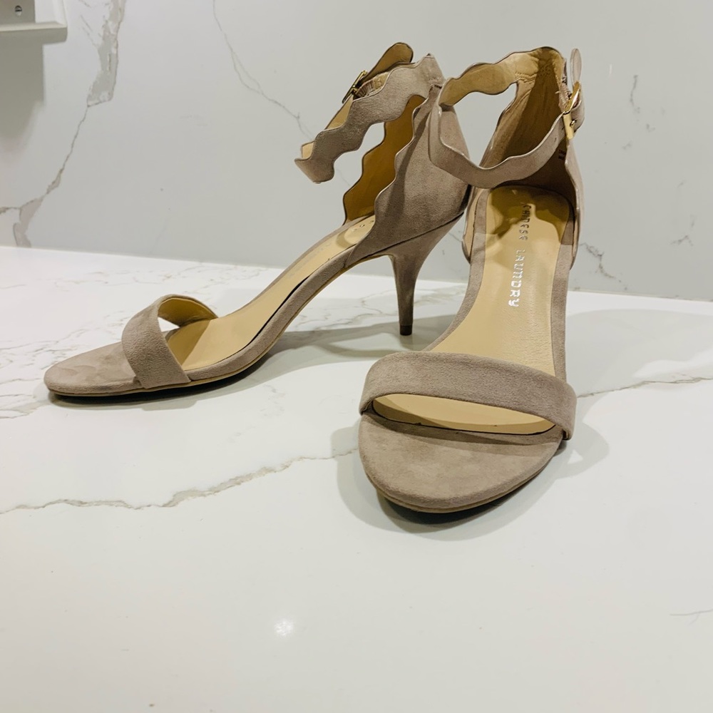 Chinese Laundry Sandal Taupe Kitten Heel.